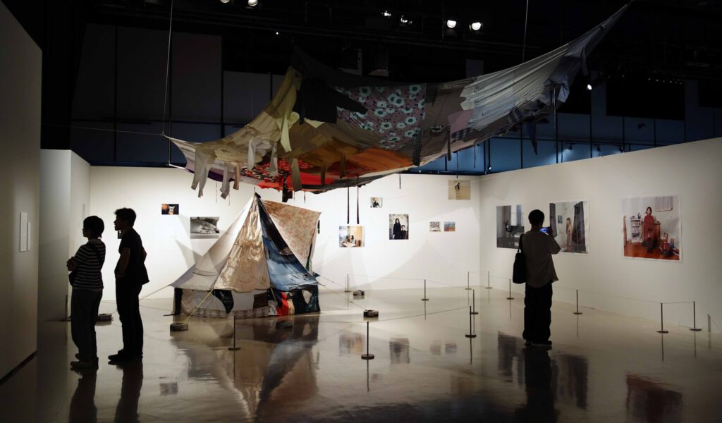 Exhibition view of NAGASHIMA Yurie 長島有里枝 about home a.o.
