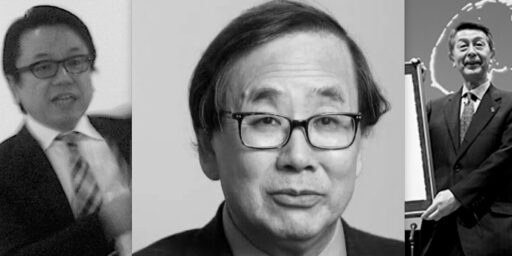 右から高倉功 (養子) 、建畠昭、太田秀典 From right TAKAKURA Isao (Kusama’s adopted son) , TATEHATA Akira, OTA Hidenori | 右から：高倉功 (養子) 、建畠昭、太田秀典 From right: TAKAKURA Isao (Kusama's adopted son) , TATEHATA Akira, OTA Hidenori