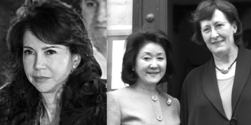 麻生太郎の愛人 Mistress 愛人 of Taro Aso, Toshiko Sasabe 雀部敏子 (left) . Chikako Aso 麻生千賀子, wife of Taro Aso (center)